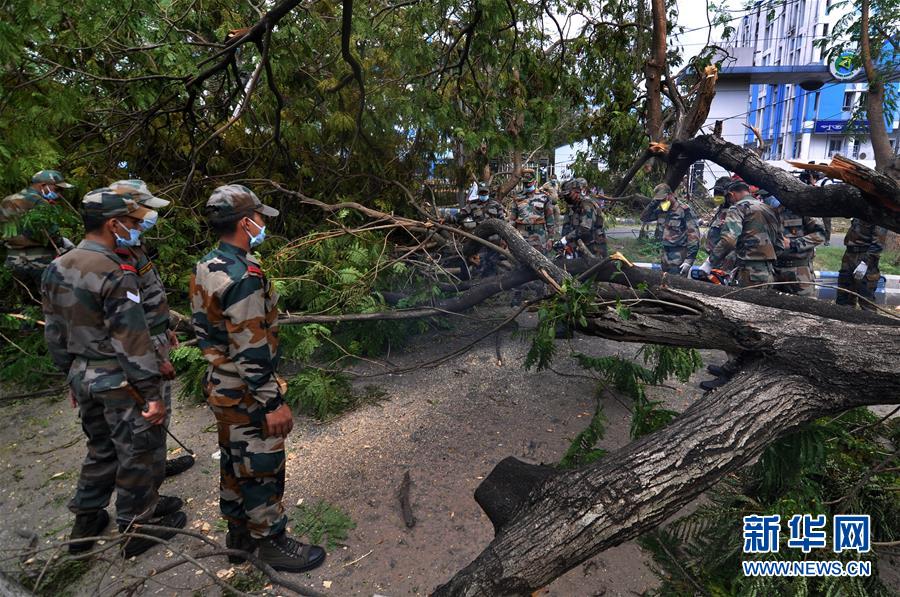 （国际）（2）印度清理风暴灾区