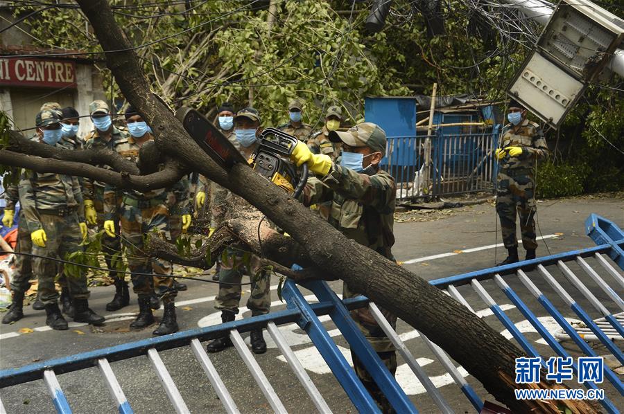 （国际）（5）印度清理风暴灾区