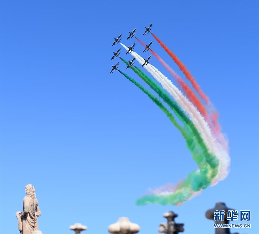 （國際）（5）意大利“三色箭”飛行表演隊舉行飛行表演