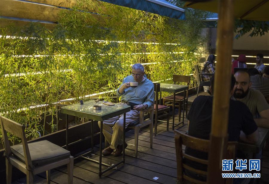 （国际疫情）（1）伊朗咖啡馆恢复营业