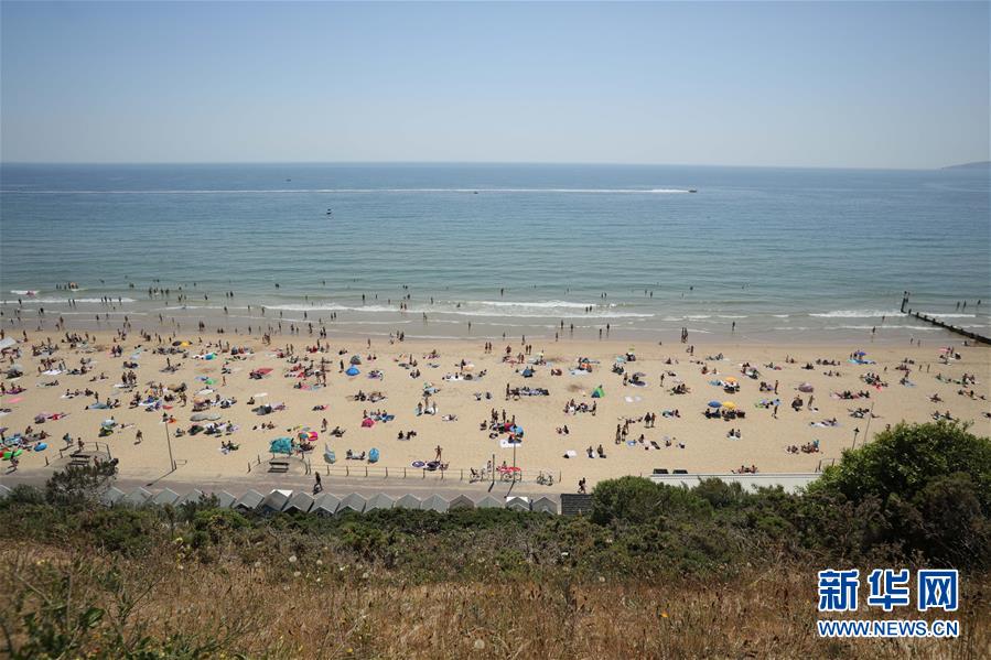 （国际疫情）（2）英国伯恩茅斯：进一步放松防控措施前的海滩