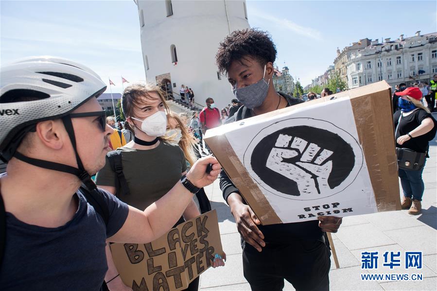 （国际）（1）立陶宛举行示威活动抗议美国警察暴力执法