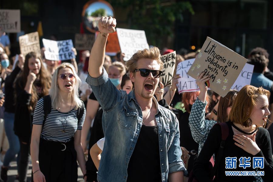 （国际）（2）立陶宛举行示威活动抗议美国警察暴力执法