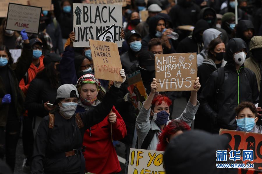 （国际）（2）英国举行大型示威活动抗议美国警察暴力执法和种族歧视