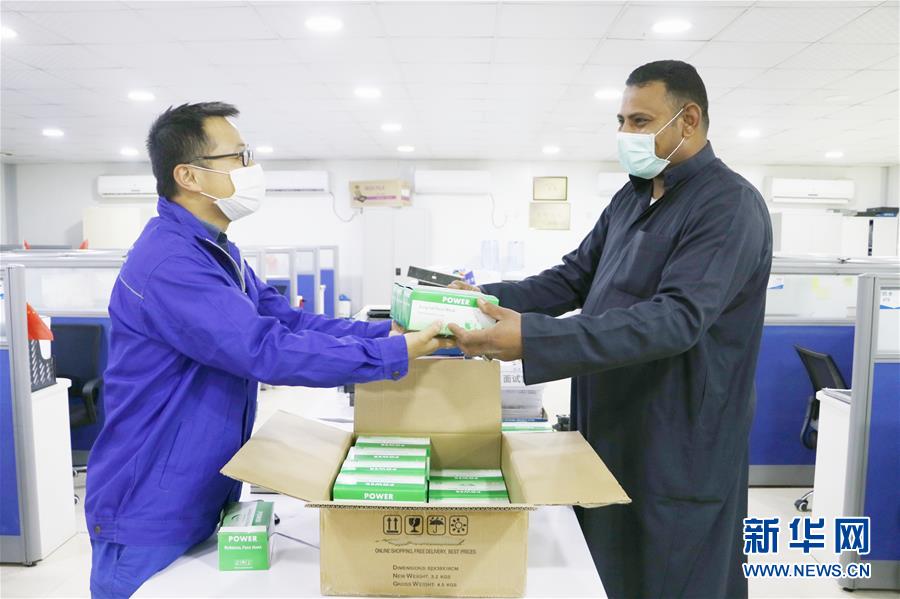 （国际疫情·图文互动）（3）通讯：防疫、生产两不误，沙漠现“棋盘”——记中企承建科威特住房基建项目