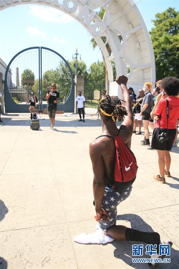 （国际）（9）美国各地举行&ldquo;六月节&rdquo;集会游行