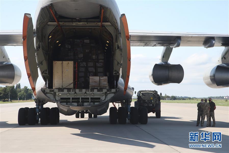 （国际）（1）中国各界援助乌克兰抗疫物资运抵基辅