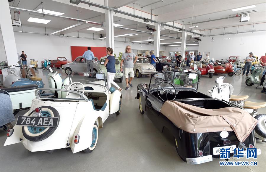 （国际）（1）奥地利：“迷你”老爷车大聚会