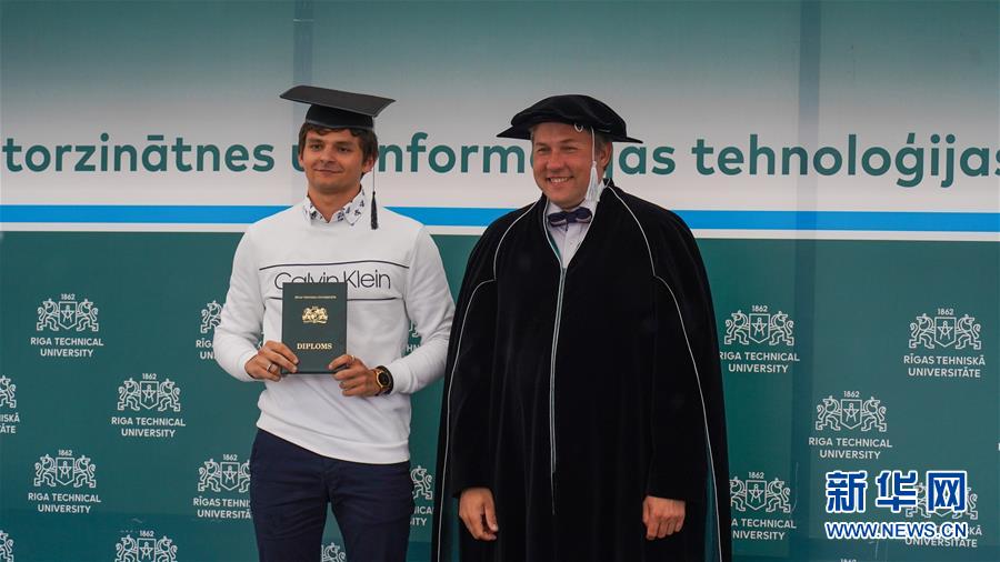 （国际疫情）（3）拉脱维亚：汽车上的毕业典礼