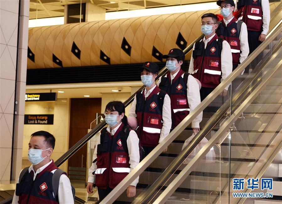 （国际疫情）（2）中国抗疫医疗专家组抵达阿塞拜疆