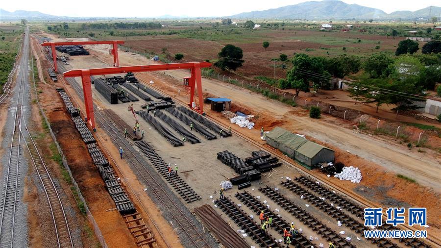 （国际&middot;图文互动）（9）通讯：青春，在非洲的原野上绽放&mdash;&mdash;记中企承建坦桑尼亚中央线铁路修复改造项目的年轻人