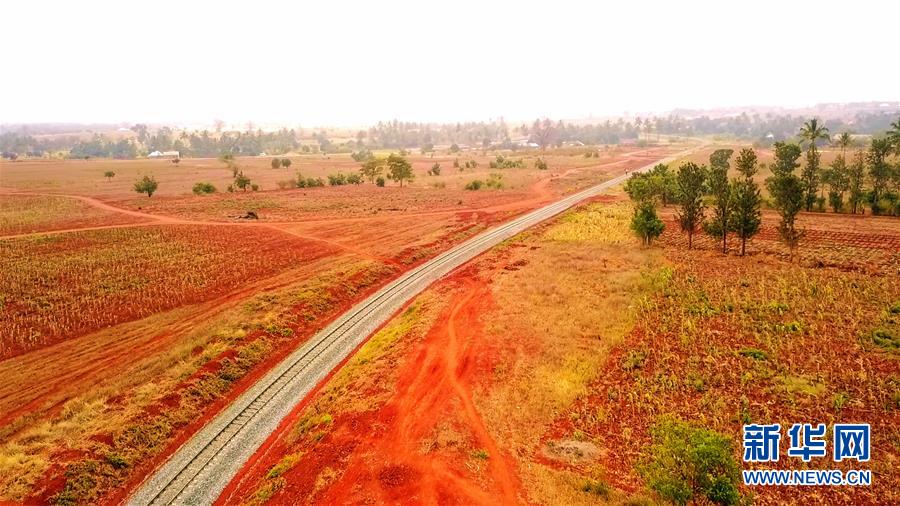 （国际&middot;图文互动）（10）通讯：青春，在非洲的原野上绽放&mdash;&mdash;记中企承建坦桑尼亚中央线铁路修复改造项目的年轻人