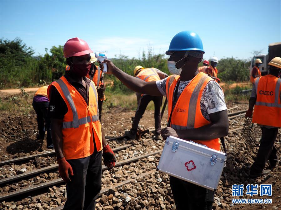 （国际&middot;图文互动）（3）通讯：青春，在非洲的原野上绽放&mdash;&mdash;记中企承建坦桑尼亚中央线铁路修复改造项目的年轻人
