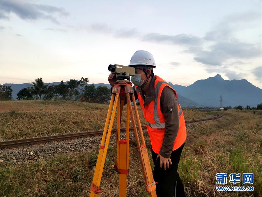 （国际&middot;图文互动）（5）通讯：青春，在非洲的原野上绽放&mdash;&mdash;记中企承建坦桑尼亚中央线铁路修复改造项目的年轻人