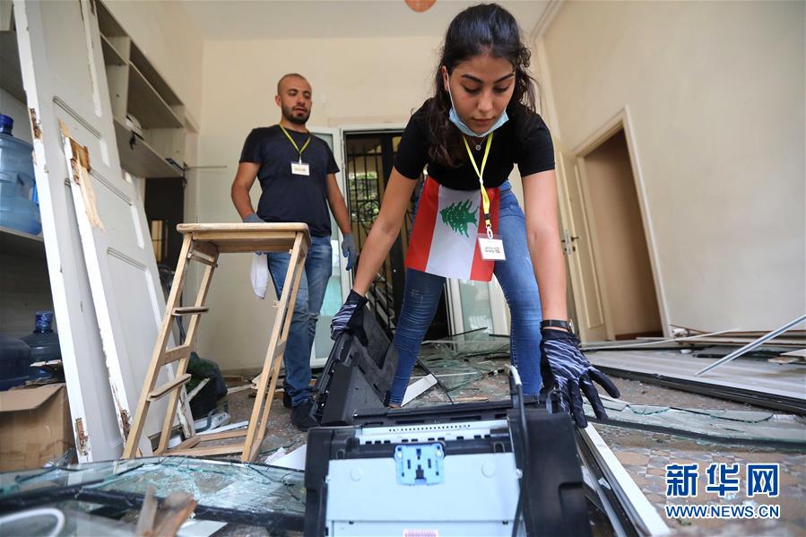 （国际）（2）贝鲁特民众清理家园
