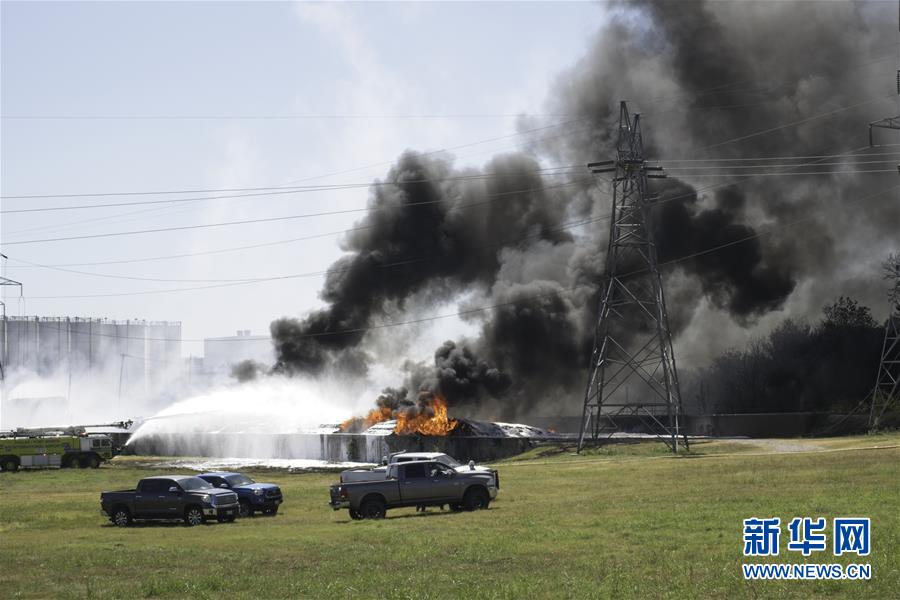 （国际）（7）美国得克萨斯州一存放塑料制品设施发生火灾 