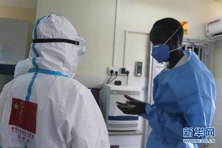 （全球抗疫进行时）（3）中国援南苏丹抗疫医疗专家组与当地医护人员交流抗疫经验