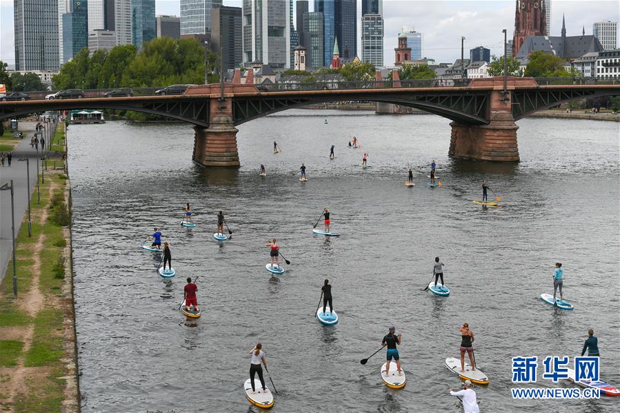 （新华视界）（7）美因河上划水度周末