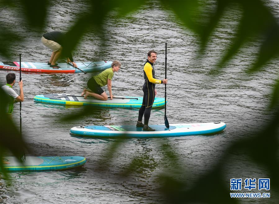 （新华视界）（8）美因河上划水度周末