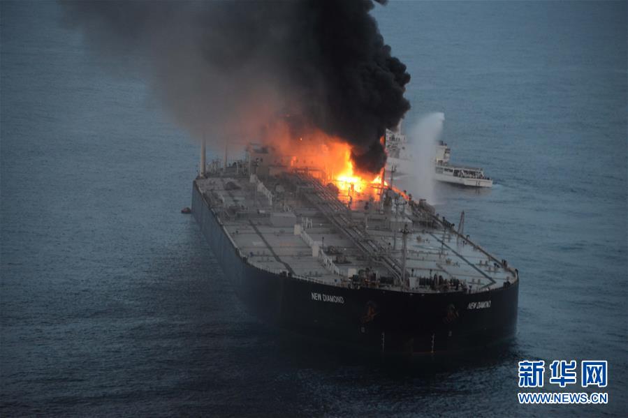 （國際）（1）一艘油輪在斯裏蘭卡東部海域著火 一名船員死亡