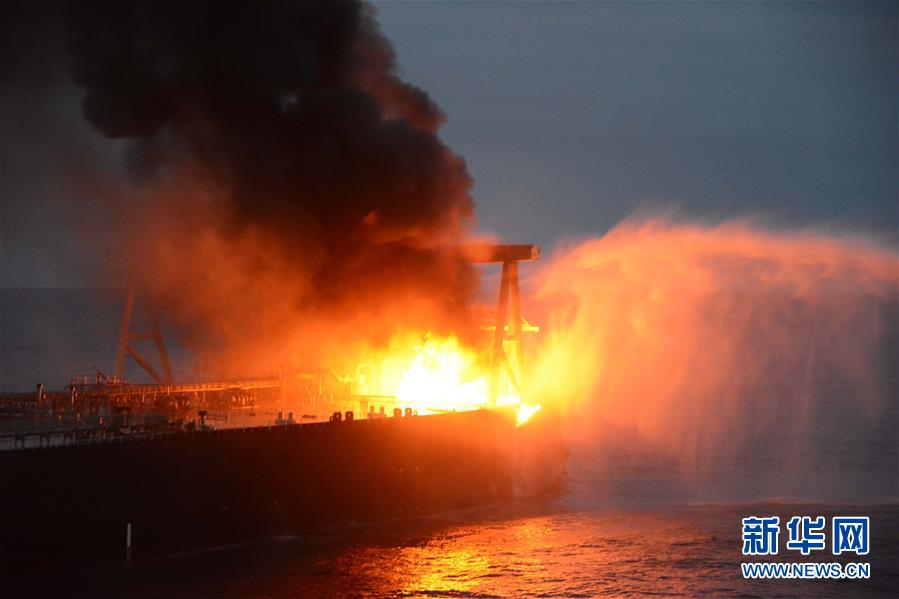 （國際）（10）一艘油輪在斯裏蘭卡東部海域著火 一名船員死亡