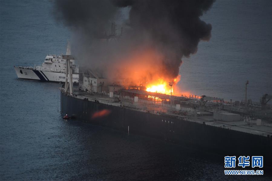 （国际）（7）一艘油轮在斯里兰卡东部海域着火 一名船员死亡