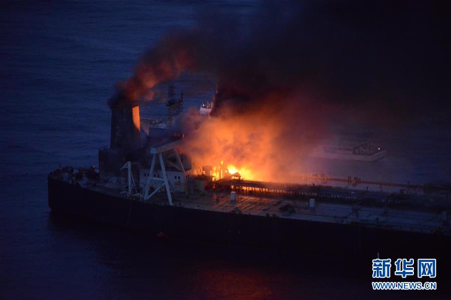（国际）（11）一艘油轮在斯里兰卡东部海域着火 一名船员死亡