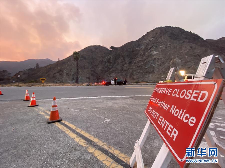 （国际）（1）加州山火致森林公园关闭
