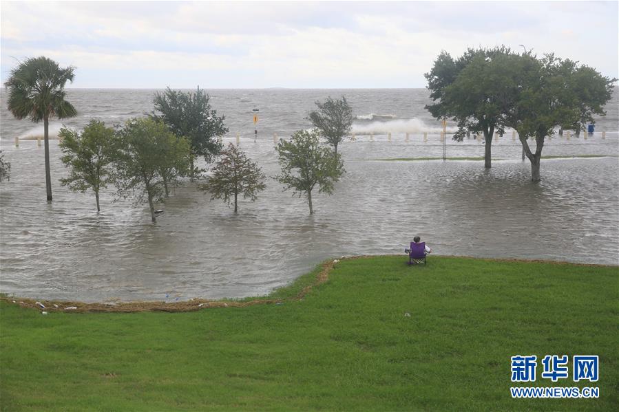 （国际）（2）飓风&ldquo;萨莉&rdquo;缓慢逼近美国墨西哥湾沿岸