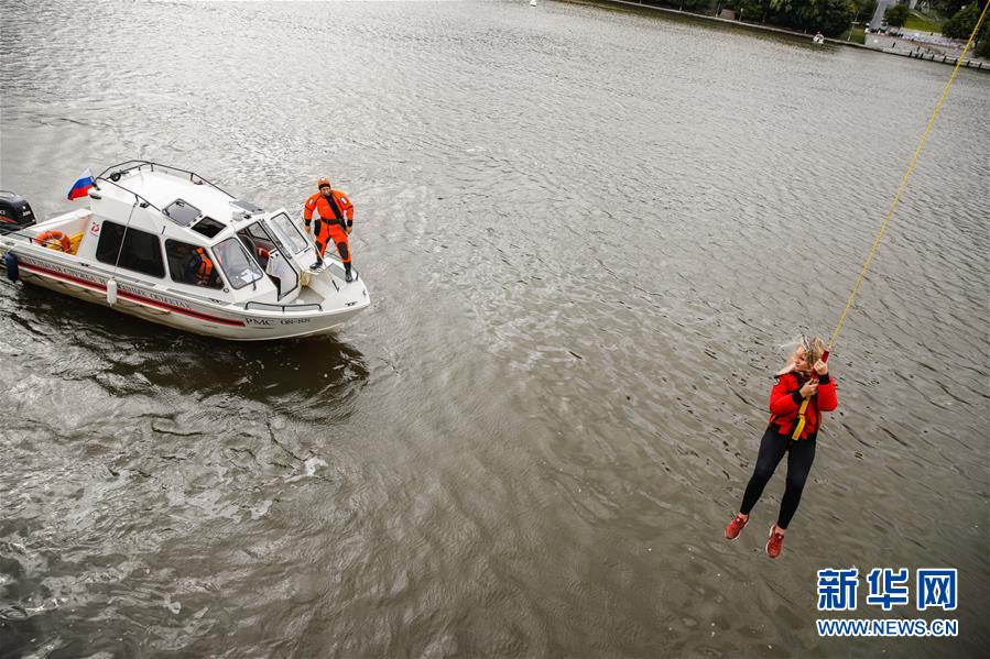 （国际）（6）俄罗斯进行缆车故障救援演练