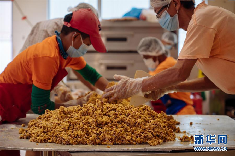 (国际)(8)中秋“奇香”飘南洋 传统月饼迎创新