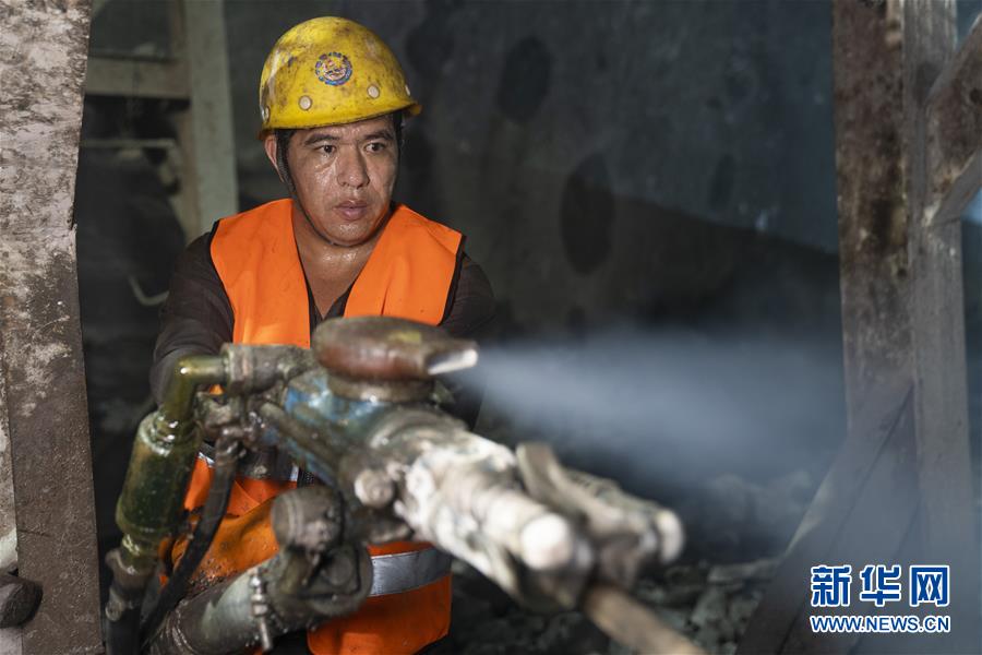 （国际）（6）中老铁路最后一条长隧道贯通