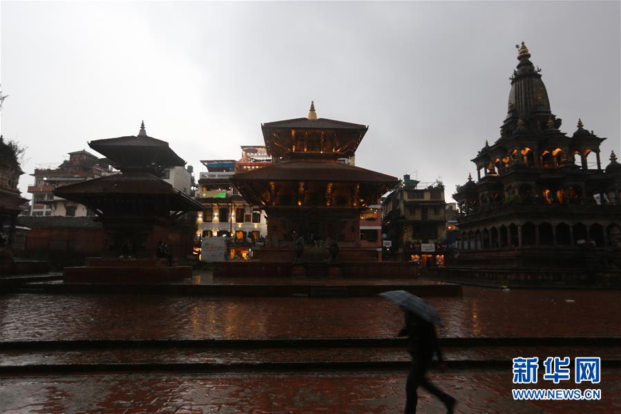（新华视界）（1）雨中的尼泊尔帕坦古城