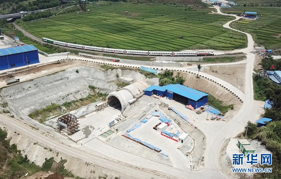 (国际·图文互动)(1)雅万高铁建设实现两项重要进展