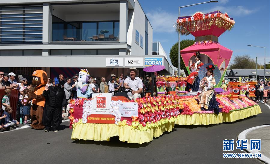 （國際·圖文互動）（3）通訊：中國元素在新西蘭迎春花車巡遊活動中放光彩