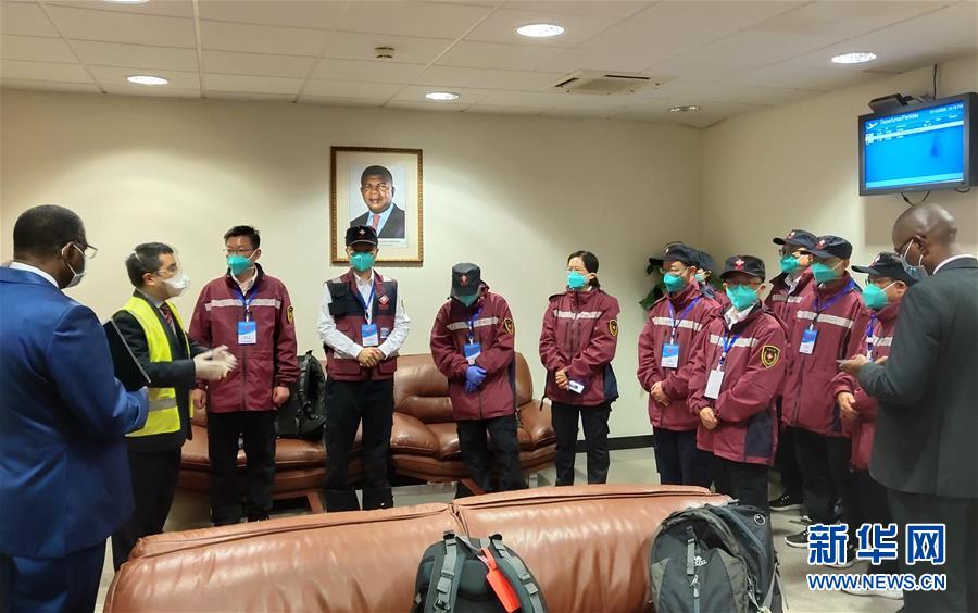 （国际）中国政府抗疫医疗专家组抵达安哥拉