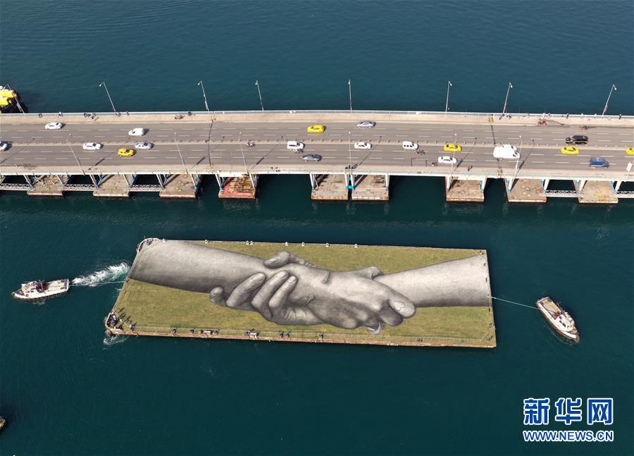 （国际）（5）法艺术家在伊斯坦布尔绘制巨幅露天画作