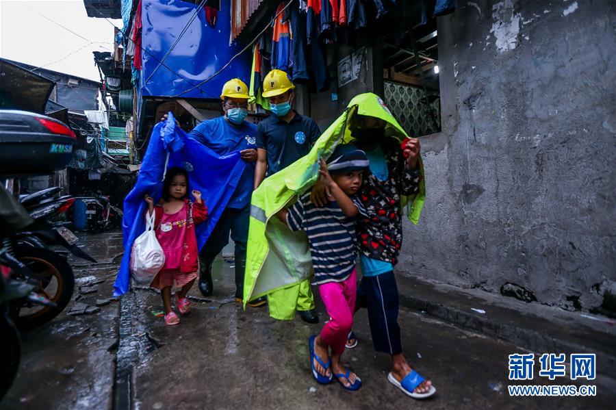 （国际）（6）台风&ldquo;天鹅&rdquo;登陆菲律宾 约百万居民被疏散