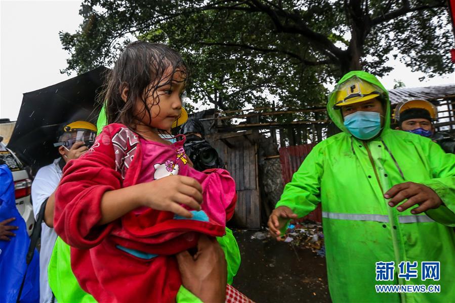（国际）（7）台风&ldquo;天鹅&rdquo;登陆菲律宾 约百万居民被疏散