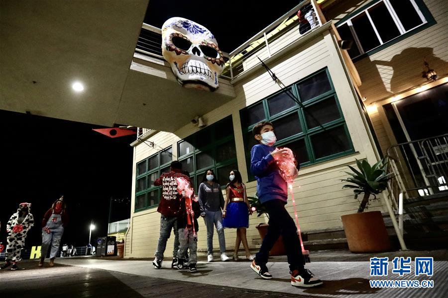 （国际）（11）美国多地庆祝万圣夜 