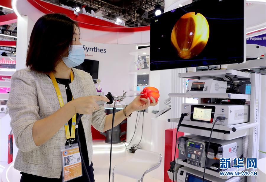 (第三届进博会·图文互动)(5)新疫苗、新疗法,进博会最“火爆”展区见闻