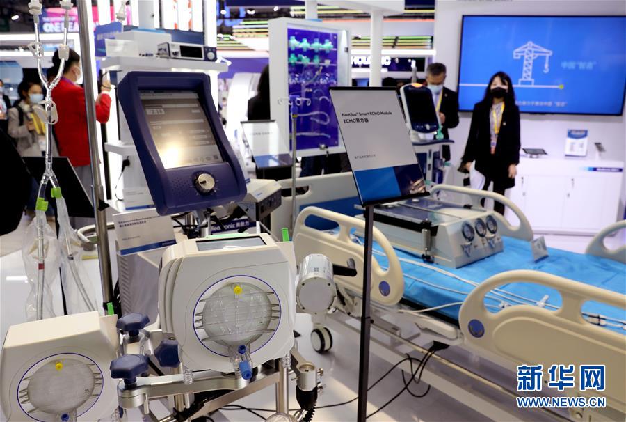 (第三届进博会·图文互动)(10)新疫苗、新疗法,进博会最“火爆”展区见闻