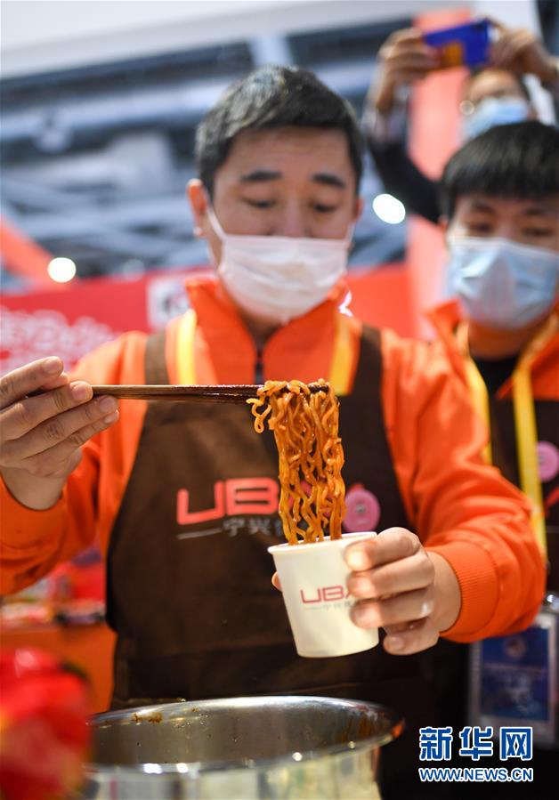 (第三届进博会·图文互动)(5)全球“宝藏级”美食荟萃——进博会食品及农产品馆遍藏世间珍馐