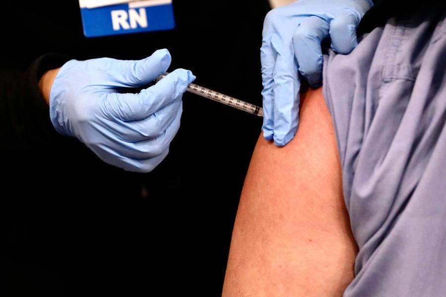 新冠疫苗接種慢就減劑量？美國藥管局警告：巨大風險！