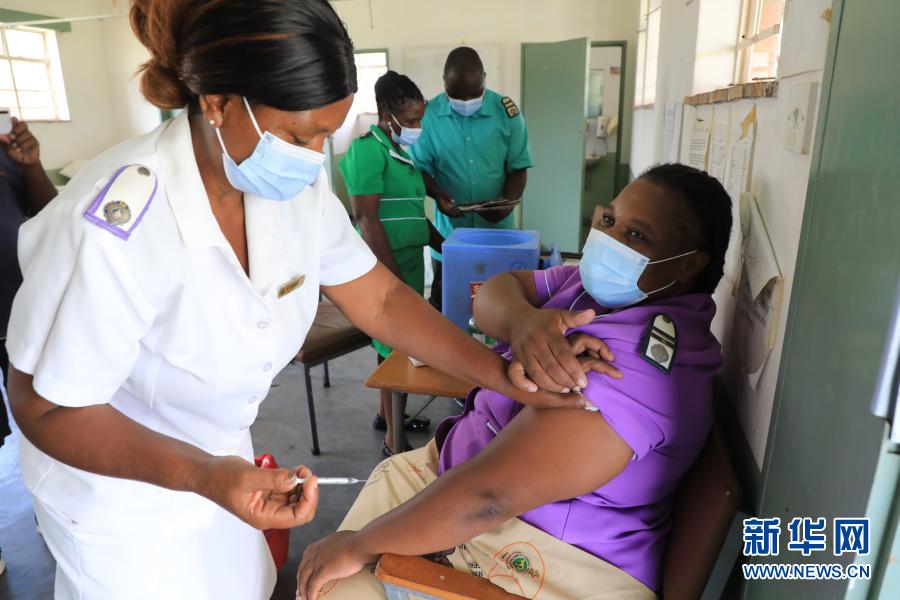 津巴布韦总统：中国援助疫苗对津实现群体免疫意义重大