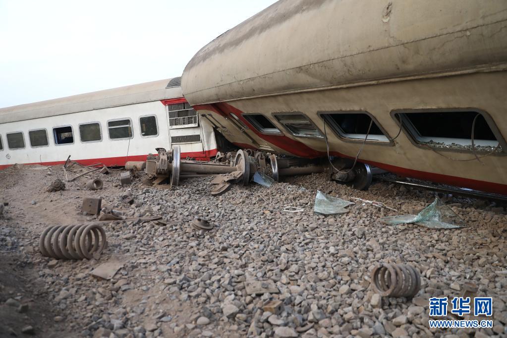 埃及列车脱轨事故造成至少11人死亡、98人受伤