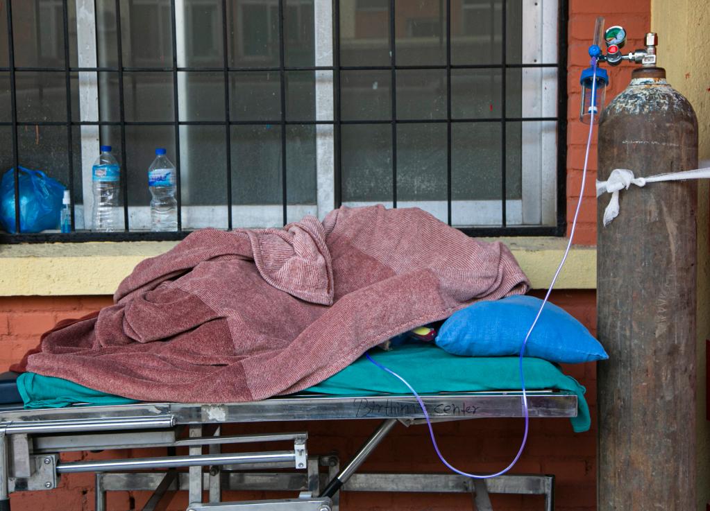 尼泊尔新冠疫情迅速恶化 珠峰南坡大本营情况如何？
