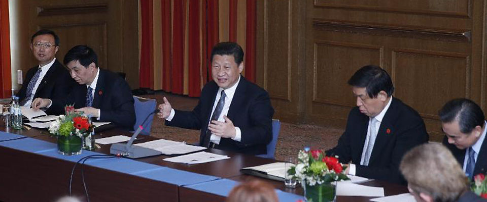 习近平同德国汉学家、孔子学院教师代表和学习汉语的学生代表座谈