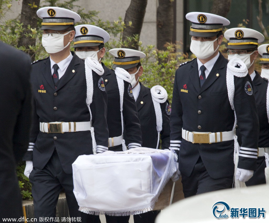 韩国沉没客轮遇难师生葬礼举行