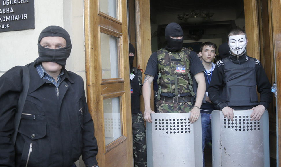 亲俄抗议者占领电视大楼 乌克兰警察冷眼旁观